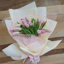 Pink tulip bouquet for expressing affection and well-wishes.