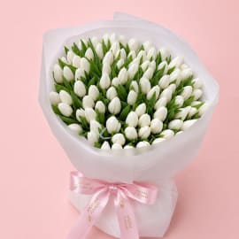 100 weiße Tulpenstrauß