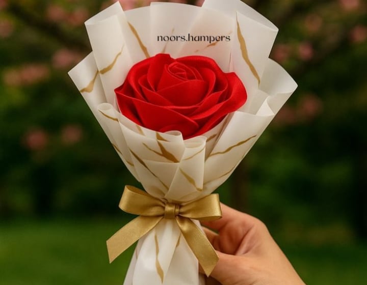 Elegant Single Red Rose Bouquet