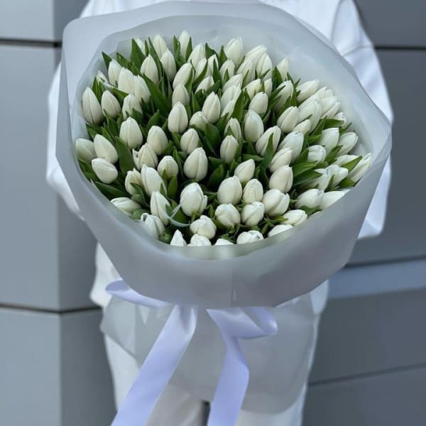 100 white tulips bouquet