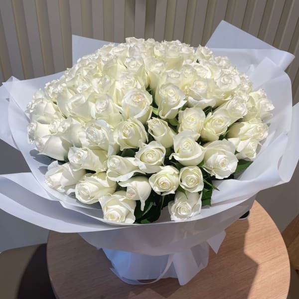 Customizable bouquet of 100 white roses for a special occasion