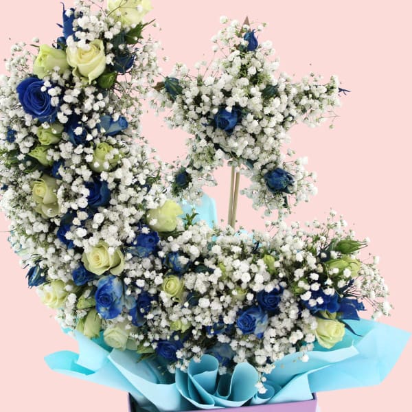  A celestial-themed bouquet featuring a crescent moon and star made of roses, symbolizing dreams and everlasting love.