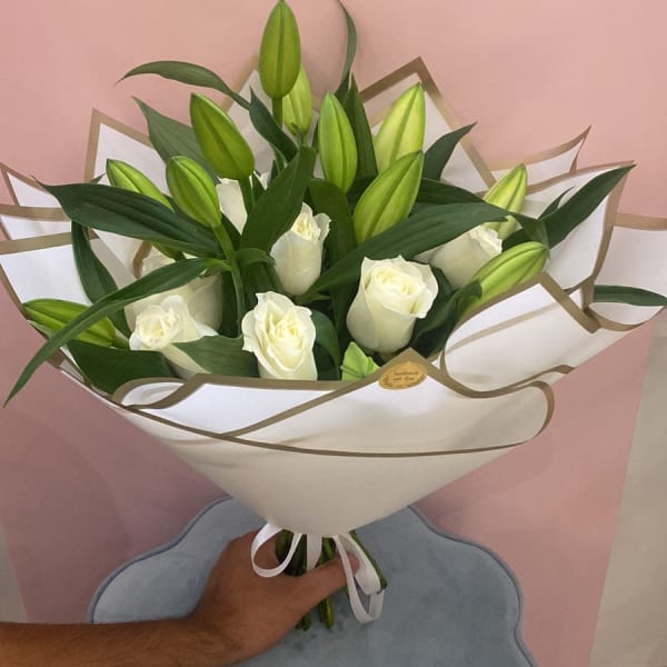 White Lilies And Roses Bouquet Fresh Aroma Flowers