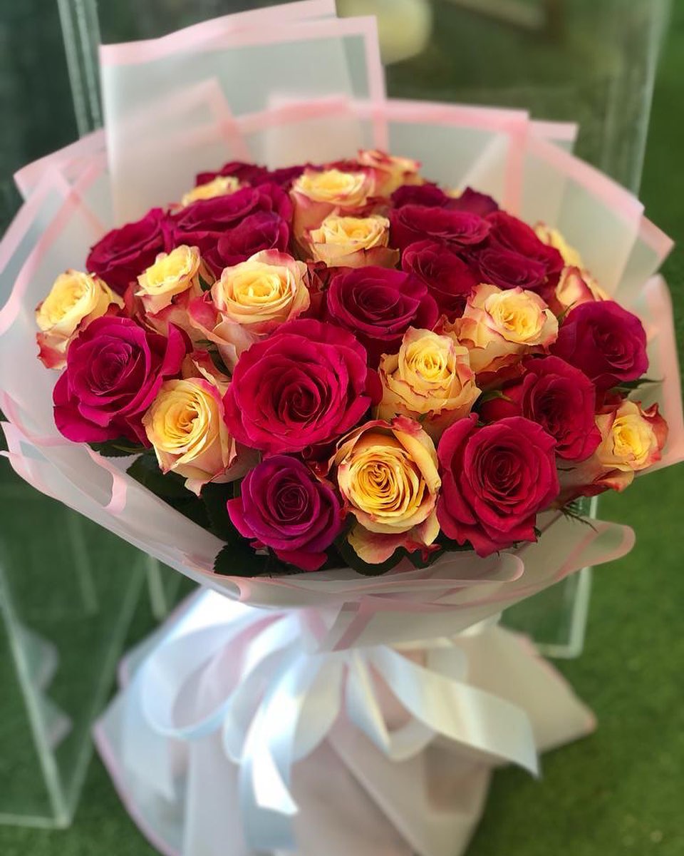 yellow and red roses bouquet