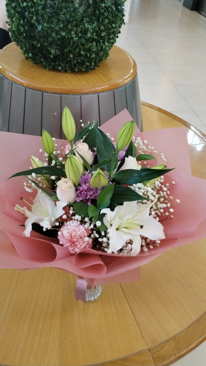Exquisite Mixed Floral Bouquet Flower Delivery Abu Dhabi