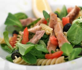 Insalata di pollo della pasta - kycklingsallad