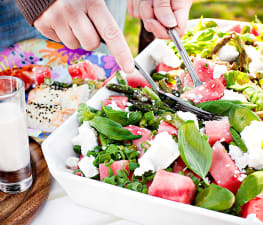 Somrig melonsallad med sparris och fetaost (buffé)