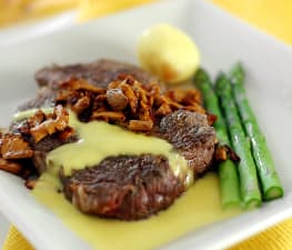 Entrecote med béarnaise och stekta kantareller