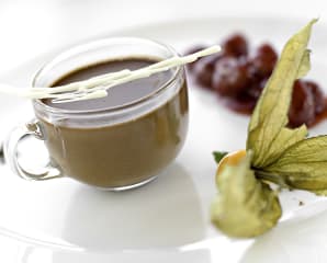 Kaffe-, chokladpannacotta med halloncouli