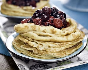 Dinkelpannkaka med rårörda bär (laktosfri)