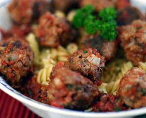 Italienska köttbullar med pasta