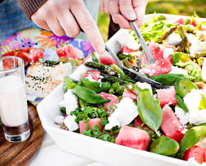 Somrig melonsallad med sparris och fetaost (buffé)