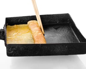 Dashi-maki tamago i panna - rullad japansk omelett