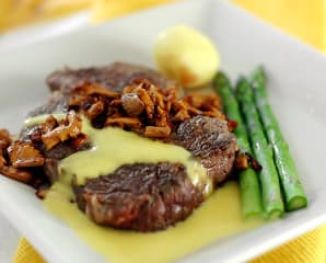 Entrecôte med béarnaise och stekta kantareller