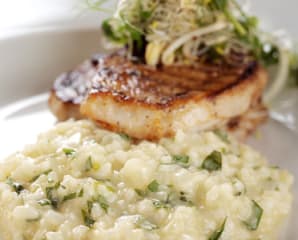 Grillad kryddmarinerad fläskkotlett med dragonrisotto