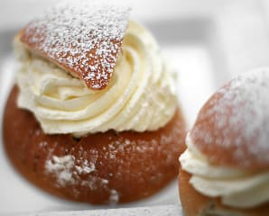 Små semlor med punschgrädde