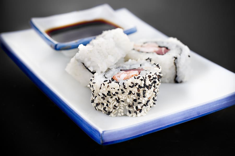 Uramaki - sushi inside-out (California Rolls)