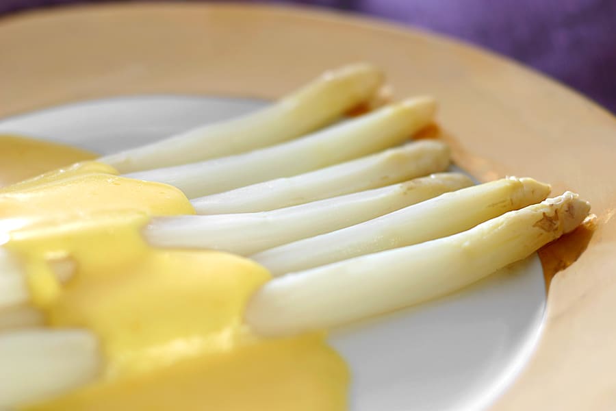 Vit sparris med hollandaise (förrätt)