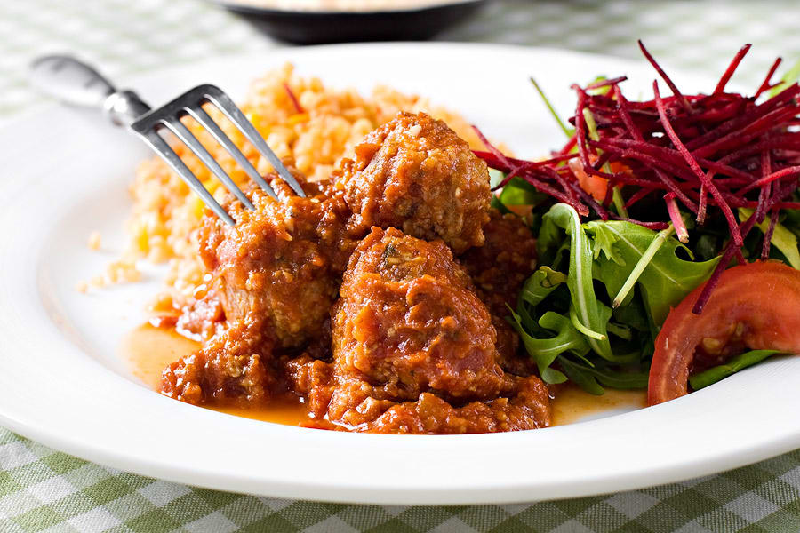 Köttfärsbullar med fetaost och chilibulgur