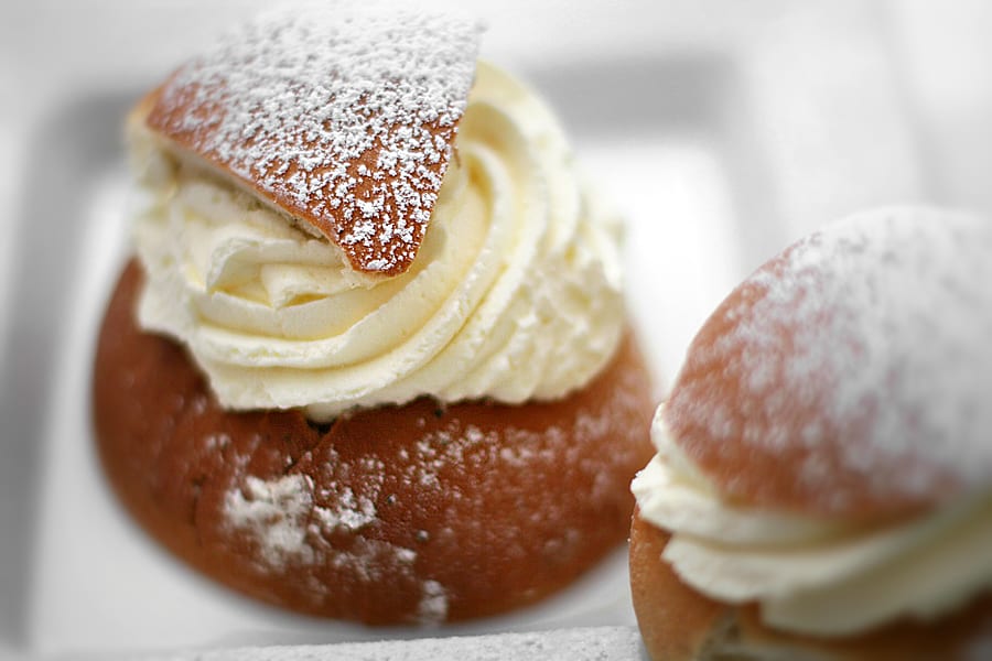 Små semlor med punschgrädde