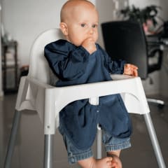 SILLY BILLYZ TOWEL HIGHCHAIR HUGR L/S BIB NAVY