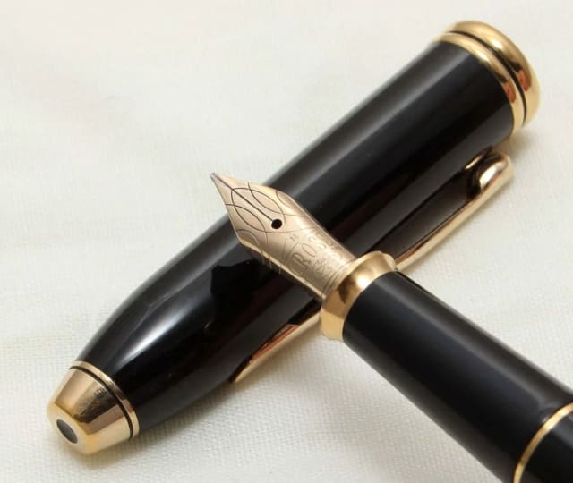 CROSS Townsend Black Lacquer/23CT Fountain Pen, Medium Nib