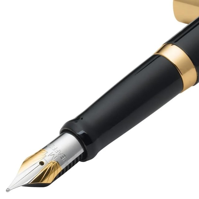 Sheaffer® SAGARIS 9475 Gloss Black Barrel and Chrome Cap Fountain Pen With Gold Tone  trim - Medium