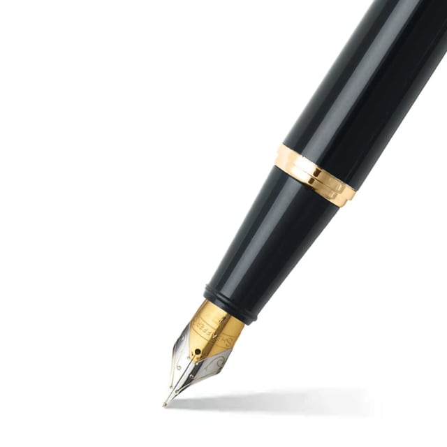 Sheaffer® 300 9325 Glossy Black Fountain Pen With Gold-tone trim - Medium