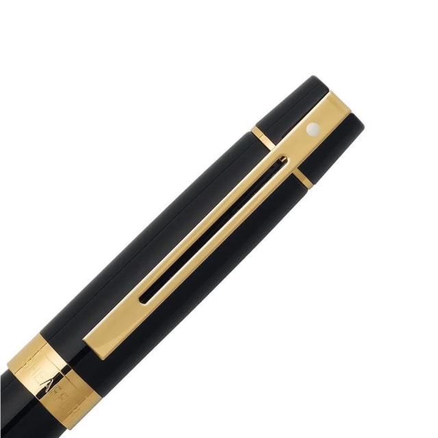Sheaffer® 300 9325 Glossy Black Fountain Pen With Gold-tone trim - Medium