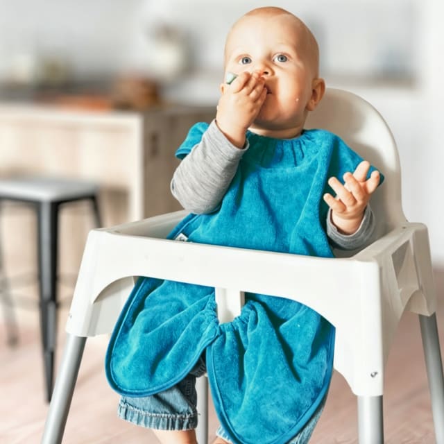 SILLY BILLYZ TOWEL HIGHCHAIR HUGR BIB AQUA