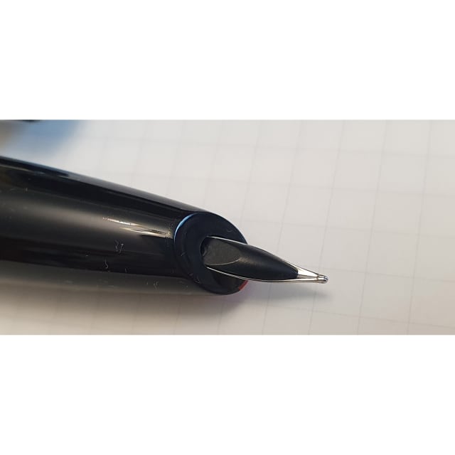 SHEAFFER Icon Lustrous Chrome with Glossy Black PVD Trim Medium Fountain Pen