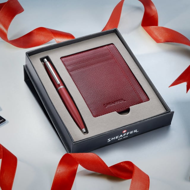 Sheaffer VFM Excessive Red/Chrome Ballpoint/Red Credit card holder