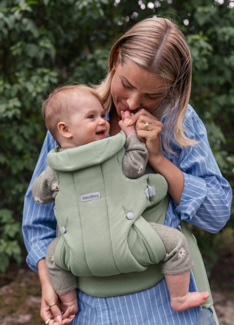 Baby Carrier Hold - 0-18 Months