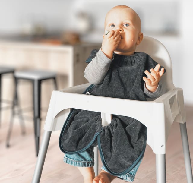 SILLY BILLYZ TOWEL HIGHCHAIR HUGR BIB LAVENDER