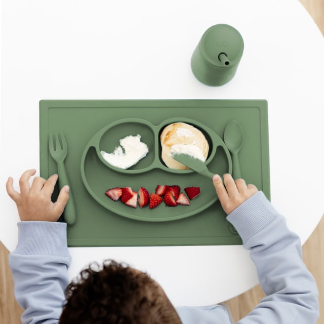 EZPZ HAPPY UTENSILS OLIVEEZPZ HAPPY UTENSILS OLIVE