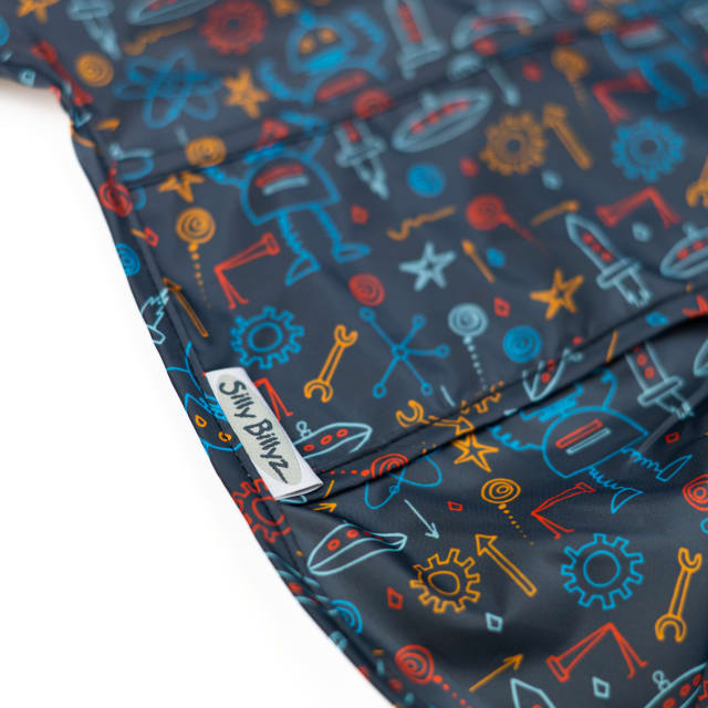 SILLY BILLYZ NYLON HIGHCHAIR HUGR L/S BIB ROBOTS
