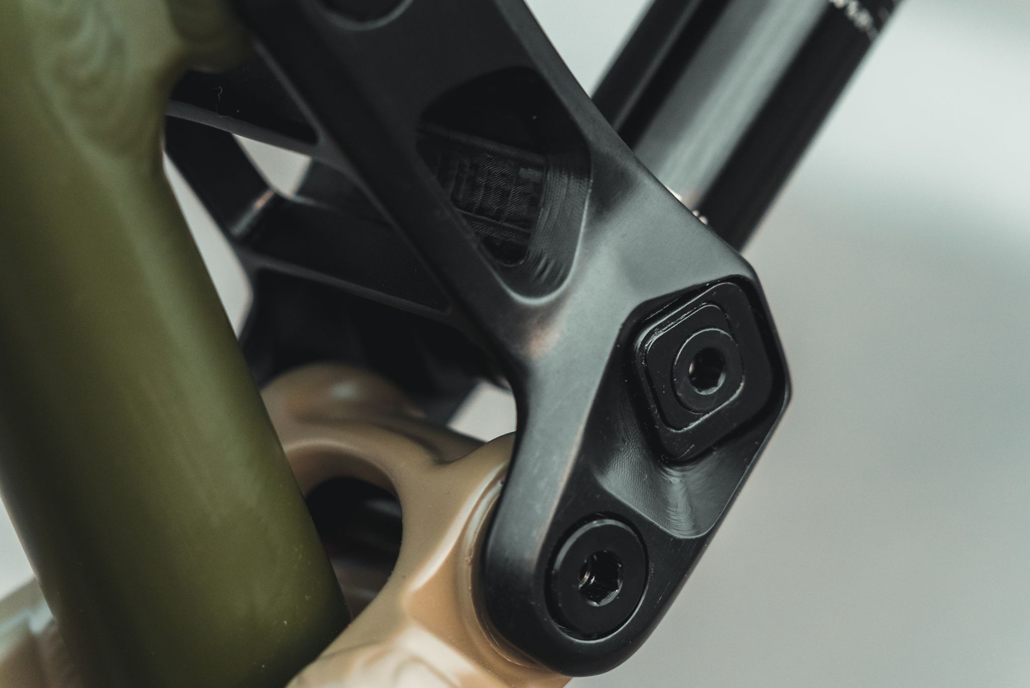 Rocky Mountain Altitude Alloy 30 2022 - Beige/Green 4 Rocky Mountain Altitude Alloy 30 2022 - Beige/Green -ShopE-Moto Shop z3elj9cntmsv0qfio5ih