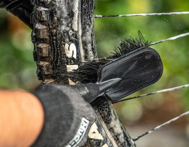 Muc-Off Tyre and Cassette Brush