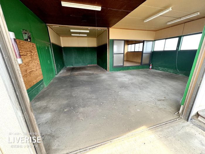 古河市 ガレージ付中古住宅 リフォーム済2枚目古河市の不動産・土地・戸建・マンション・賃貸・売却査定・リブライズ