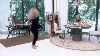 Gira Leticia GIF
