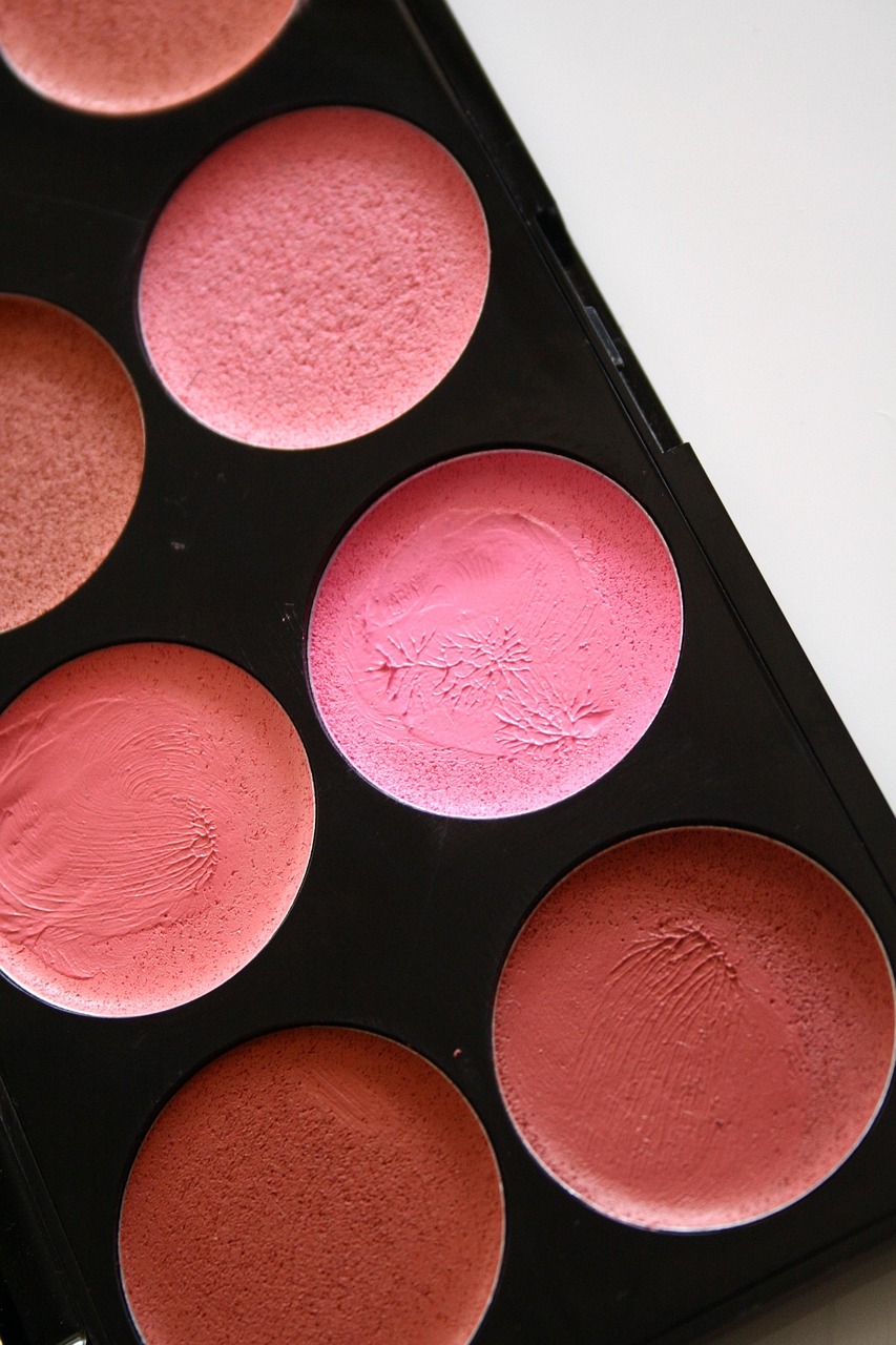 Luxury at Your Fingertips: Explore the Best Cosmetic Products Online