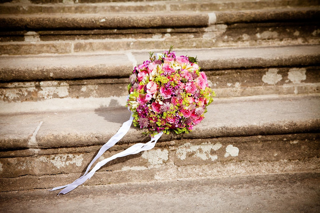 Express your feelings with bouquets from online flower delivery: