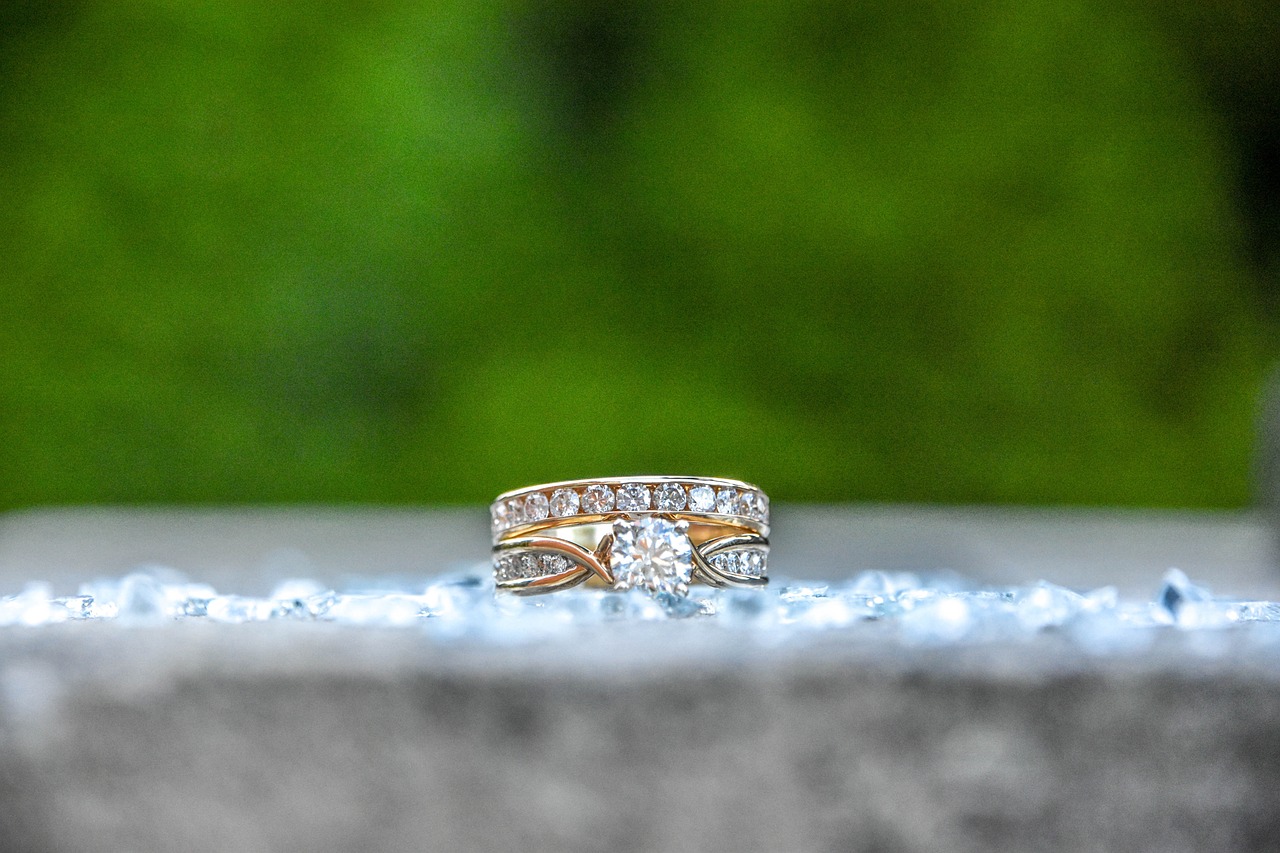 Alternative Gemstones for Unique Engagement Rings: Beyond Diamonds