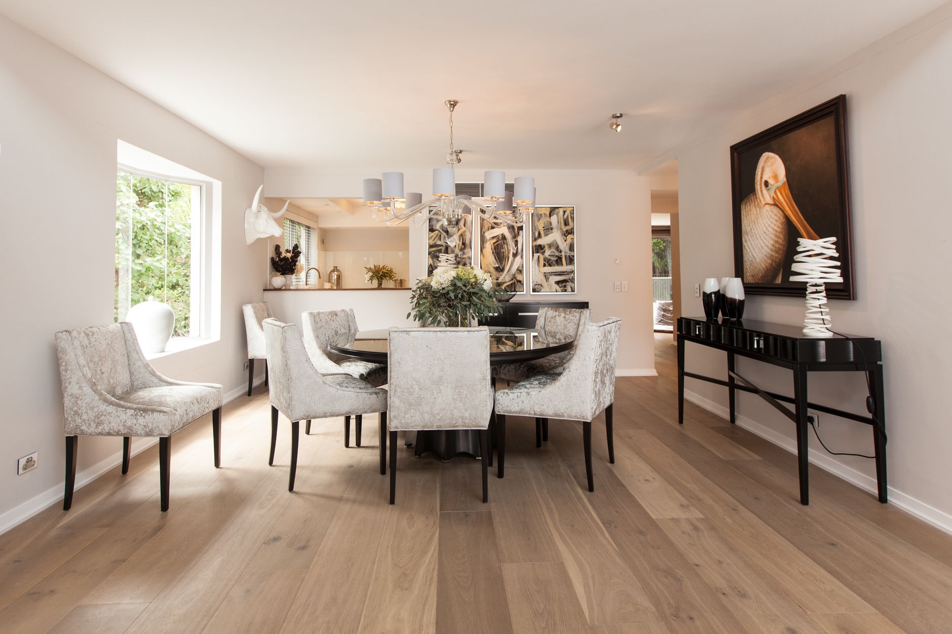 Crafting Timeless Elegance: How California Designers Fuse Hollywood Glam with Modern Minimalism