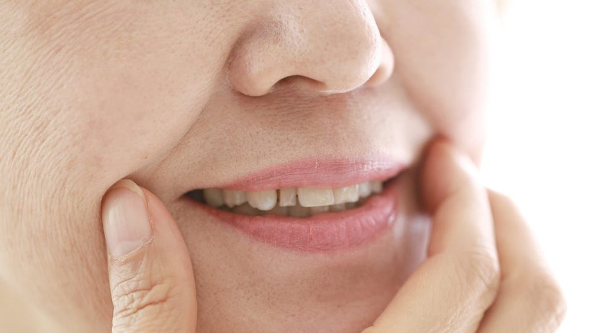 White Bumps on Lips: Dermatologists Explain Causes - white bumps on lips