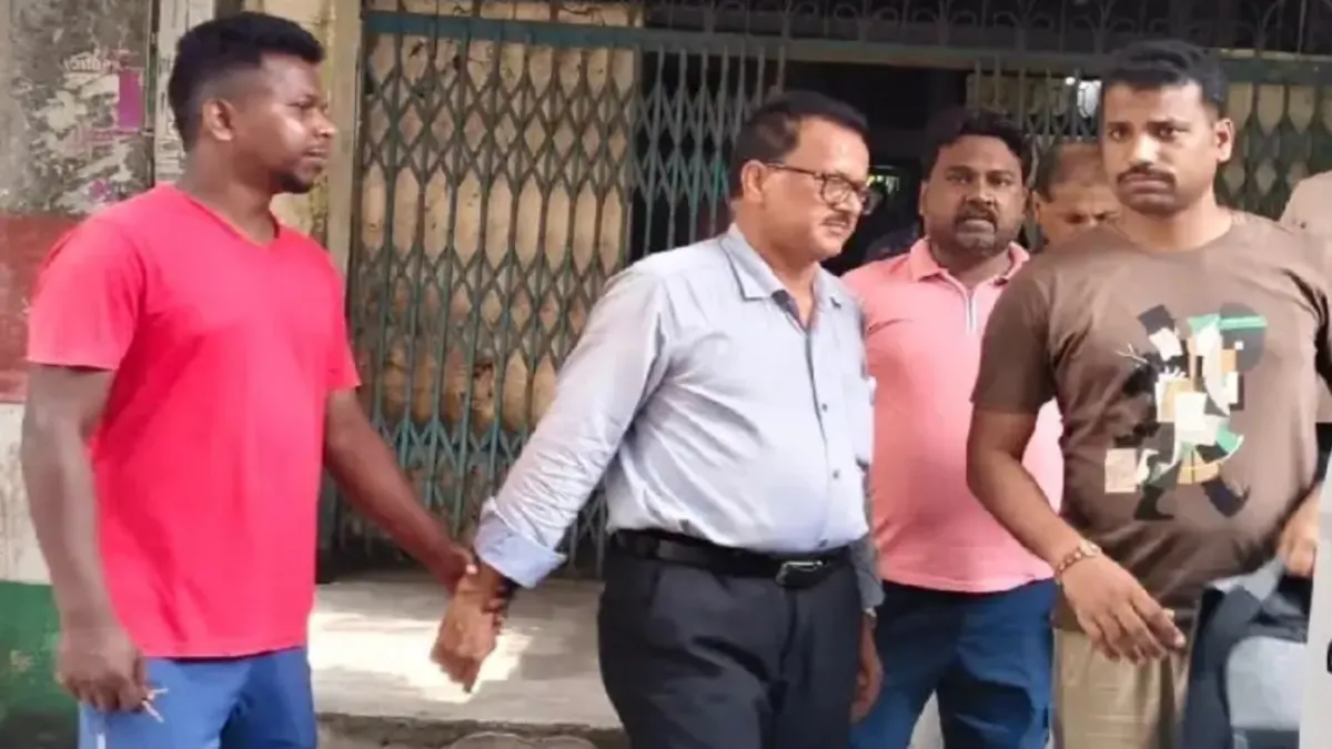 रिश्वतखोरी पर CBI का शिकंजा , गोविंदपुर परियोजना कार्यालय से दो क्लर्क गिरफ्तार