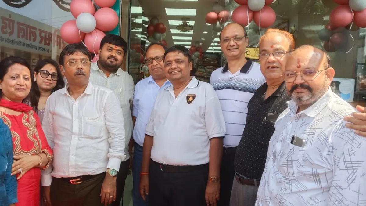 कतरास बाजार में रामेश्वर लाल एंड कंपनी प्रतिष्ठान का उद्घाटन