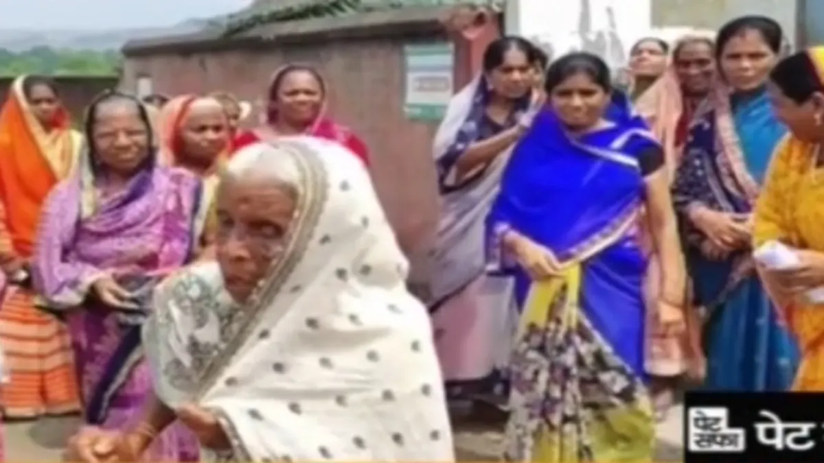 বৃদ্ধ চোখের অপেক্ষা, সিস্টেমের অসহায় রূপ: ৭ মাস ধরে পেনশন না পাওয়ায় খাদ্যের জন্য ছটফট করছে প্রবীণরা