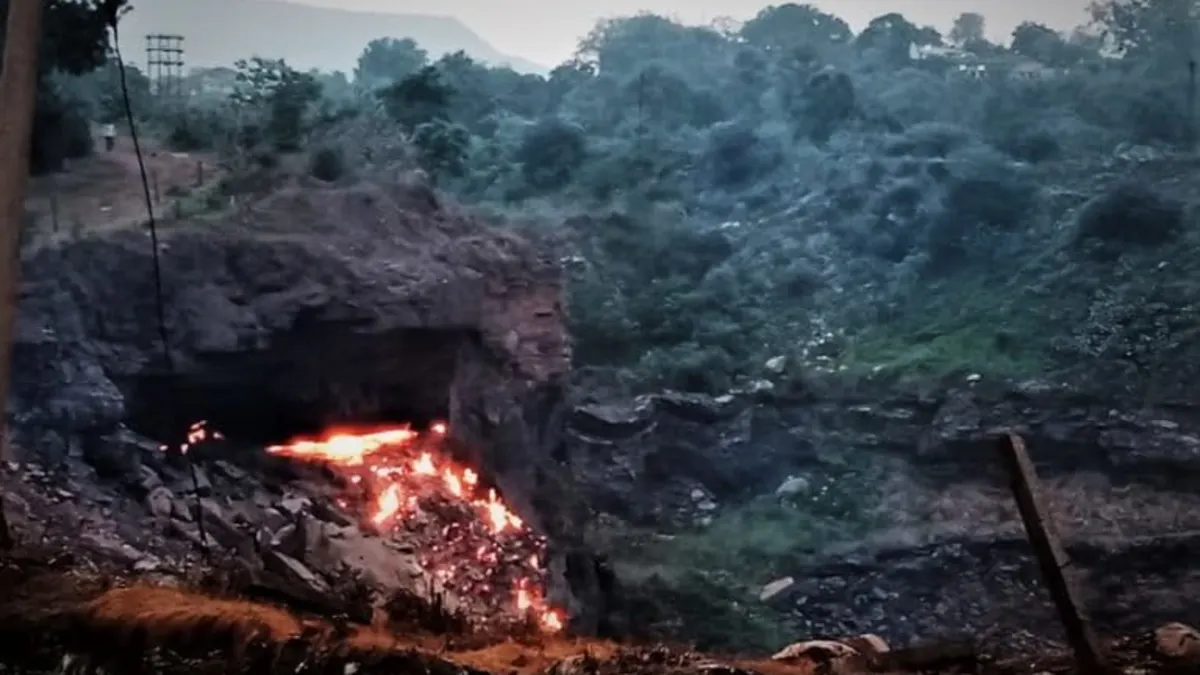 ঝরিয়া কোলিয়ারির জন্য স্বস্তির খবর, আগামী বছরের মধ্যে আগুন সম্পূর্ণ নিয়ন্ত্রণে আনার লক্ষ্য