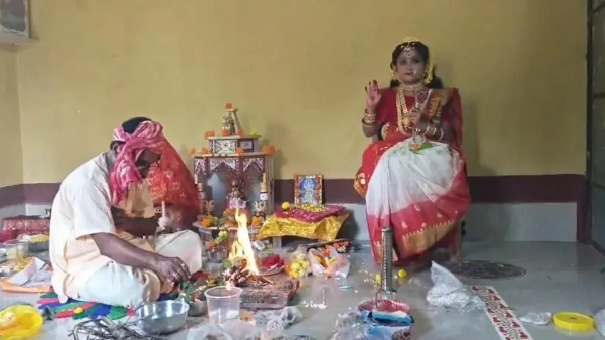 नदिया में मां लक्ष्मी के बजाय अपनी जीवित बेटी की पूजा की दंपती ने 